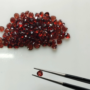 โกเมนสีแดงธรรมชาติ 4 มม. รูปหัวใจ คุณภาพดีที่สุด พลอยเม็ดเดี่ยวสำหรับทำเครื่องประดับ - Product Image 1