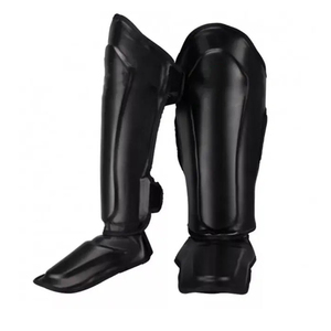 Espinilleras Negras de PU con Cierre de Velcro para Protección Deportiva en Adultos, Diseño Ligero, Uso en Todas las Estaciones - Product Image 3