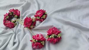 กำไลข้อมือดอกไม้ทำมือสำหรับเจ้าสาว ประดับด้วยดอกกุหลาบ Hathphool สำหรับงานแต่งงาน งาน Haldi และงาน Mehndi เครื่องประดับมือสำหรับเจ้าสาวอินเดียและชาวปัญจาบ ของชำร่วยสำหรับผู้หญิง - Product Image 5