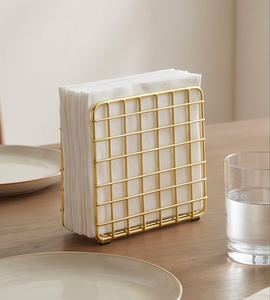 Distributeur de serviettes en métal doré, design unique, porte-serviettes en fil métallique pour la table et les accessoires de maison - Product Image 1