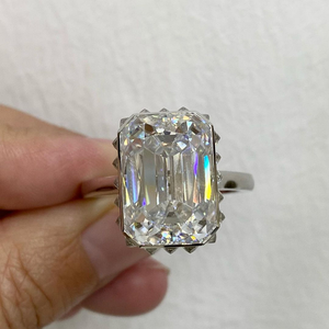 Bague de fiançailles élégante en moissanite VVS de qualité supérieure, bijoux de luxe pour mariage, promesse, anniversaire et style nuptial - Product Image 2