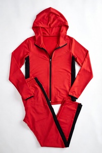 Conjunto Deportivo de Chándal Rojo con Capucha para Mujer, Color Sólido, Poliéster y Elastano, Ropa de Otoño con Bolsillos Laterales - Product Image 1