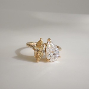 Anillo de Compromiso con Moissanita Creada en Laboratorio, Corte Pera Marquise, 2.7CT, Toi Et Moi, Oro Amarillo de 14k, Dos Piedras, Banda Catedral, Certificado GRA - Product Image 5