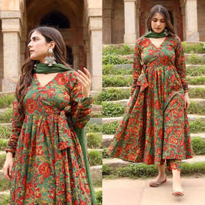 Anarkali y Pantalón de Algodón Estampado con Dupatta Kota Doria, Vestido Anarkali Verde con Adornos en la Dupatta, Conjunto de Anarkali de Algodón Estampado - Product Image 2