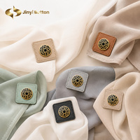 Étiquette en cuir à bords cousus carrés de l'usine Jinyi, personnalisable OEM/ODM, pour accessoires de hijab et abaya, avec logo métallique