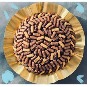 Plateau de service personnalisé en métal noir avec support doré pour la présentation de desserts ou de plats, idéal pour la décoration de table. - Product Image 5