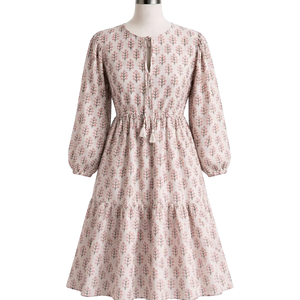 ชุดเดรสลำลองผู้หญิงลายดอกไม้สีเทาสุดหรู พิมพ์ลายด้วยมือ คอกลม แขนยาว มีกระเป๋าข้าง ใส่สบาย - Product Image 1