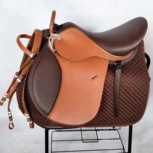 Selle de dressage anglaise de qualité supérieure en cuir véritable noir avec étriers et sangle de selle, ajustement confortable, équipement d'équitation unisexe - Product Image 5