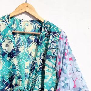 Nuevo Top envolvente de seda estampado para ropa de verano mangas acampanadas Crop Top túnica vestido para mujer con cuello en V mangas largas acampanadas Crop Top - Product Image 1