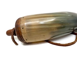Correa de Cuero de Color Natural con Polvo de Cuerno de Búfalo Ecológico Hecho a Mano por ILAHI, Artículo de Arte Rústico Coleccionable para Halloween y Año Nuevo - Product Image 4