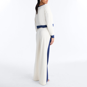 Conjunto Deportivo Personalizado para Mujer en Blanco y Azul Marino, Top Corto de Manga Larga y Pantalones Anchos, Ropa Deportiva Casual al por Mayor - Product Image 2