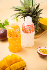 Boisson au jus de fruits SunSmile Vietnam avec Nata de Coco, gelée de noix de coco, bouteille de 320 ml, échantillon gratuit, OEM, fraise, myrtille, mangue, HALAL - Product Image 3