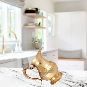 Pichet à eau en laiton royal, carafe décorative en métal avec poignée ornée, récipient à boisson traditionnel pour la maison, l'hôtel et les fêtes - Product Image 1