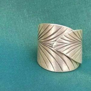 ห่วงรัดผ้าเช็ดปากทรงกลมพิมพ์ลายใบไม้สีทอง,แหวนผ้าเช็ดปากแบบทันสมัยสำหรับตกแต่งโต๊ะงานแต่งงาน - Product Image 3