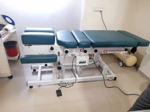 Table de chiropratique automatique haut de gamme à déplacement pneumatique, lit de physiothérapie électrique réglable en hauteur – Fournisseur en gros - Product Image 4