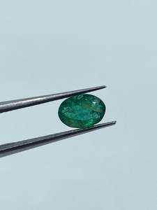 พลอยมรกตทรงรีสีเขียวธรรมชาติ ความใสสูง คุณภาพพรีเมียม น้ำหนัก 1.00 กะรัต จำหน่ายอัญมณีจำนวนมาก - Product Image 4
