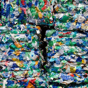 Bales de bouteilles PET post-consommation de haute qualité, grade moulage par injection, faible teneur en impuretés métalliques pour l'industrie du recyclage et du retraitement - Product Image 5