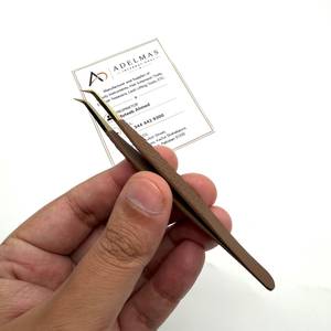 Pince à épiler pour cils 90 degrés, fine et élancée, en forme de L, avec poignée à motif diamant, revêtement brun mat, pour pointe de cils de précision - Product Image 4