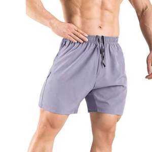 Pantalones cortos deportivos cómodos para hombre con material ligero y diseño moderno para sesiones de entrenamiento. - Product Image 5