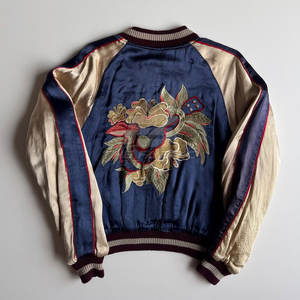 Chaqueta Sukajan de Moda Urbana con Bordado Premium y Tela Satinada, Ajuste Cómodo para un Look Casual Diario - Product Image 2