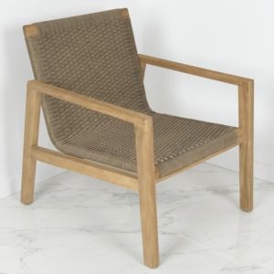 Fauteuil de salle à manger d'extérieur moderne en teck résistant aux intempéries, avec lanières en corde tressée, pour mobilier d'hôtel, de complexe hôtelier et de usage commercial - Product Image 1