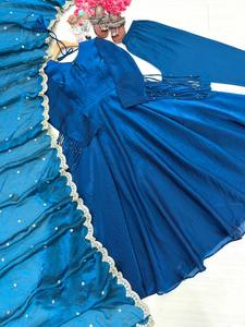 Nuevo Conjunto de Fiesta para Mujer: Vestido Largo sin Arrugas con Dupatta y Parte Inferior, Estilo Pur Crush - Product Image 4
