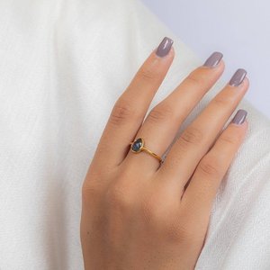 Anillo de Meditación Ovalado de Oro de 18K con Zafiro Azul e Incrustaciones Microinsertadas - Product Image 5