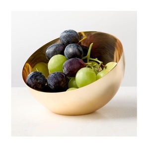 Bol à dattes en métal avec bords surélevés empêchant les déversements, idéal pour servir des dattes pendant le Ramadan, l'iftar et les réunions de famille. - Product Image 2