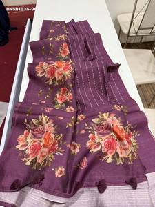 Sari de Tussar Semiblando de Alta Calidad con Estampado Digital - Diseño Floral y Patrón de Líneas - Blusa Estampada - Proveedor Indio - Product Image 6