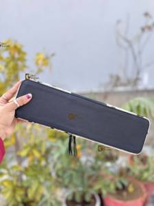 Étui de voyage en cuir repoussé résistant à la chaleur, parfait pour les outils de coiffure, avec poils de vache intégrés - Product Image 4