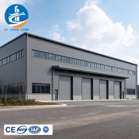 Entrepôt moderne en structure acier préfabriquée pour centre logistique, bâtiment de stockage industriel de grande capacité, atelier