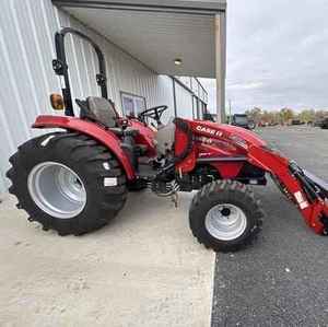 Tractor Rojo 4x4 con Cargador Frontal, Tractor Utilitario para Jardín con Transmisión de Engranajes, Multifuncional - Product Image 1