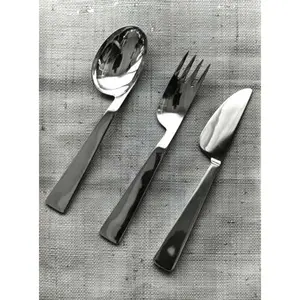 Ensemble de couverts en métal élégant et moderne pour la cuisine, la salle à manger, le restaurant et une décoration de table raffinée - Product Image 5