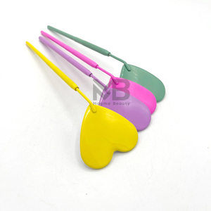 MAGMA BEAUTY Espejo de Maquillaje de Acero Inoxidable, Diseño Innovador, Resistente al Agua, Ecológico, con Forma de Corazón, Herramienta para Artistas de Extensiones de Pestañas - Product Image 3