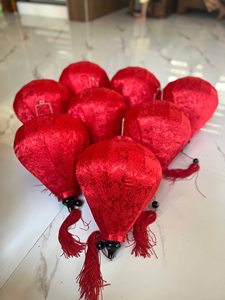 โคมไฟไหมเวียดนามสีแดง ทำด้วยมือจากผ้า ตกแต่งแสงไฟสำหรับงานเทศกาล งานแต่งงาน งานปาร์ตี้ ของตกแต่งแขวนประดับ - Product Image 6