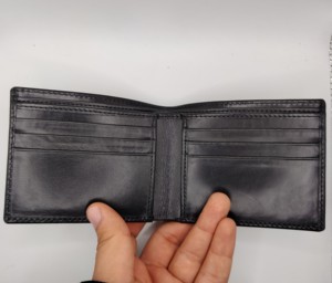 กระเป๋าสตางค์หนังพรีเมียมสั่งทำพิเศษสำหรับผู้ชาย ป้องกัน RFID ช่องใส่บัตรหลายช่อง บุภายในนุ่ม มีจำหน่ายสำหรับขายส่ง คุณภาพสูง ดีไซน์หรูหรา - Product Image 3