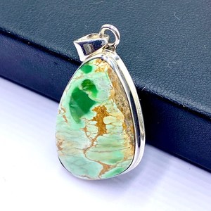 Pendentif artisanal vintage en argent sterling plaqué or/argent avec pierre précieuse Variscite et serti clos, bijoux de fiançailles du Rajasthan - Product Image 4