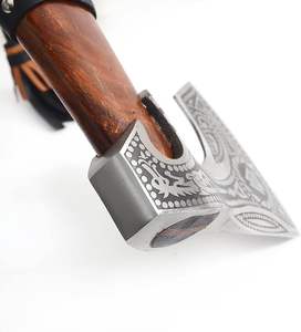 Hache de Bûcheron en Acier à Haute Teneur en Carbone Forgée à la Main, Personnalisée OEM, Manche en Bois à Haute Teneur en Carbone, Tête Crantée avec Fourreau en Cuir - Product Image 3