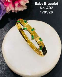 Bracelet pour bébé plaqué or avec incrustation de pierres CZ, bracelet ajustable pour enfants, bijoux géométriques modernes pour nourrissons - Product Image 3