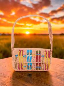 Sac à main rectangulaire brodé à la main avec un motif coloré, confectionné en fil de coton, design textile artisanal - Product Image 1