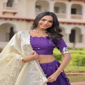 VASTRA COTTAGE Ensemble Lehenga Doré pour Femme avec Broderie Zari et Paillettes, Lehenga Cousu et Ensemble Dupatta de Créateur - Product Image 4