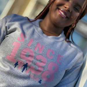 Sudadera de Cuello Redondo Jack and Jill Gris Desde 1938, Sudadera con Estampado Gráfico para Hombre y Mujer, Ropa Casual, Sudadera de Manga Larga - Product Image 5