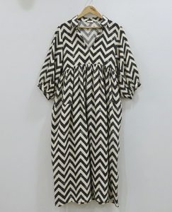 Vestido Midi Teñido Anudado, Hecho a Mano, 100% Algodón, Ecológico y Transpirable para Mujer |   Estampado floral, cuello en V, mangas abullonadas, silueta en A, natural - Product Image 1