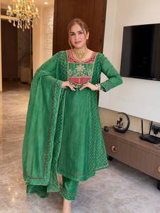 Costume Anarkali traditionnel indien pakistanais vert brodé pour femmes, longueur cheville, en coton, coupe ample, pour mariage - Product Image 1