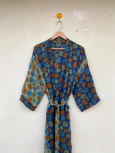 Robes légères en crêpe de soie Kimono Robe Robe de chambre en soie indienne Vêtements de plage Kimonos - Product Image 3