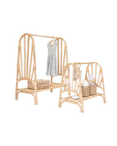 Perchero para ropa de niños y muñecas, hecho a mano con ratán natural, muebles para dormitorio infantil. - Product Image 1