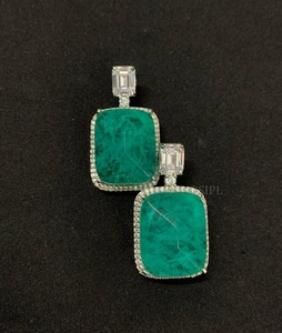 Atractivos Pendientes de Moda con Circonitas Cúbicas Plateadas en Plata de Ley de Primera Calidad para Mujer, Colección para Fiestas y Bodas - Product Image 3