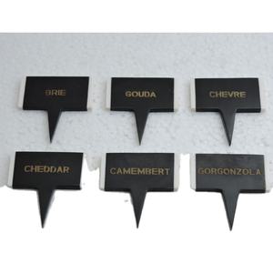 Marcador de queso, etiqueta de comida de queso utilizada en fiestas, bodas, 7 para todas las ocasiones, marcador de queso hecho con cuerno, recién llegado, Chees de madera personalizados - Product Image 1