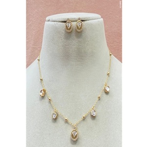Ensemble collier et boucles d'oreilles élégants de qualité supérieure en or plaqué Kundan véritable et moissanite pour femmes, bijoux pour fiançailles, mariage et fêtes - Product Image 1