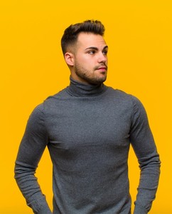 Pull en laine tricoté à col roulé oversize pour homme, couleur unie, décontracté, pour l'hiver, vêtement écologique teint - Product Image 4